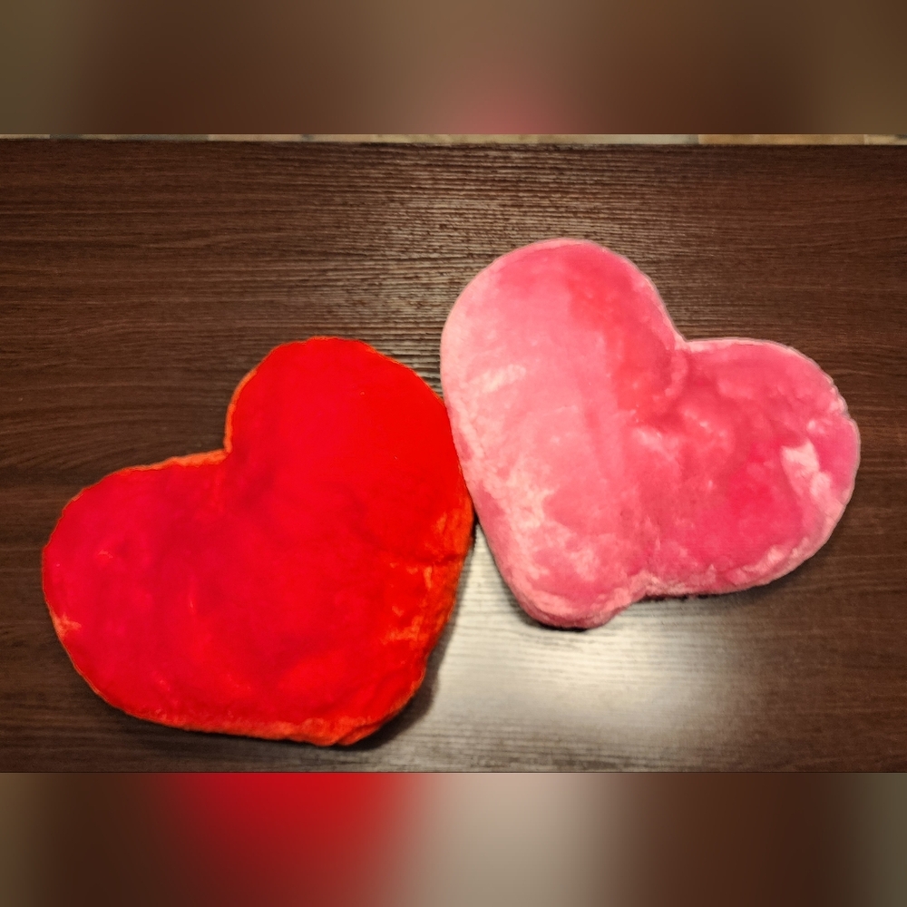 Soft plush heart throw pillows, red & pink, NEW! 10×12x4 Target, mini hearts 💕